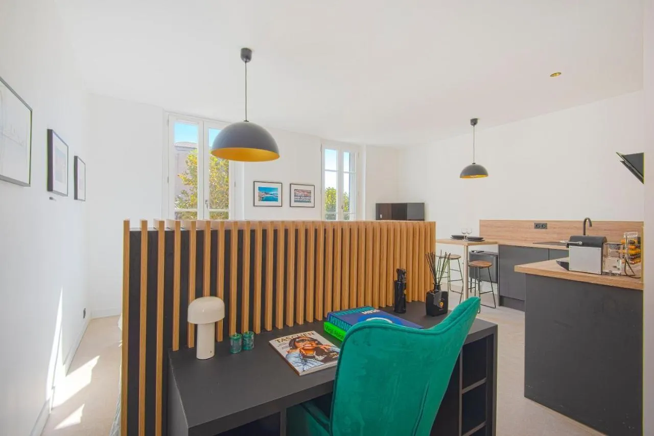 La Suite, Luxe, Place De Lenche, Vieux Port Marseille Apartment