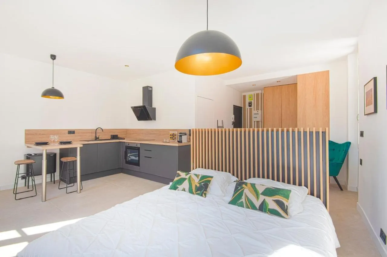 Apartment La Suite, Luxe, Place De Lenche, Vieux Port Marseille France